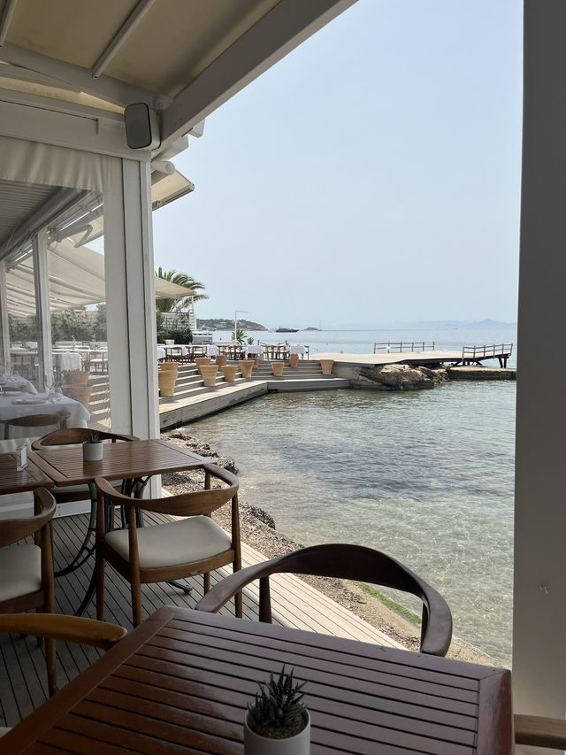 🌊☀️ #VouliagmeniVibes – A Hidden Gem Just Outside Athens 🇬🇷🍴