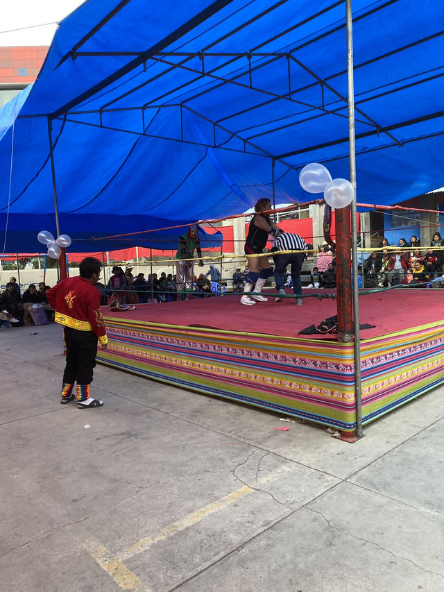 Bolivia Trip: The Strange Cholitas Show at La Paz