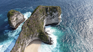 跟隨 Trip.com 的推薦，開啟峇里島火山+瀑布7日跟團之旅！