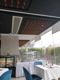 Foshan DeLai Hotel with rare high-rise pool restaurant