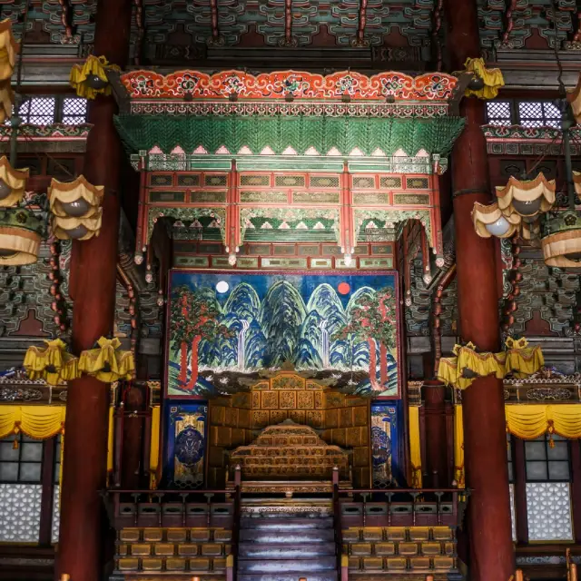 Travel back in time to the magnificent Korean palace, Changdeokgung!