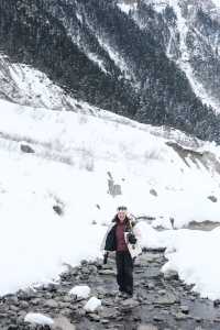 12月冬季雲南雨崩徒步冰湖整一個純白世界