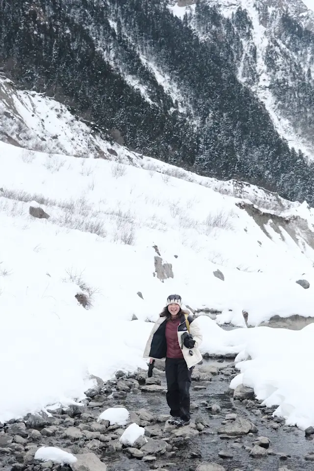 A pure white world of Yunnan Yubeng trekking to the Ice Lake in December