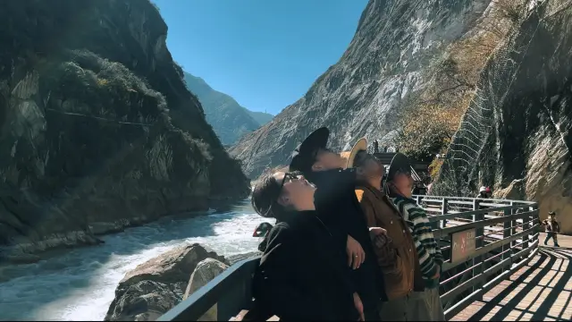 How do non-hikers go to Tiger Leaping Gorge