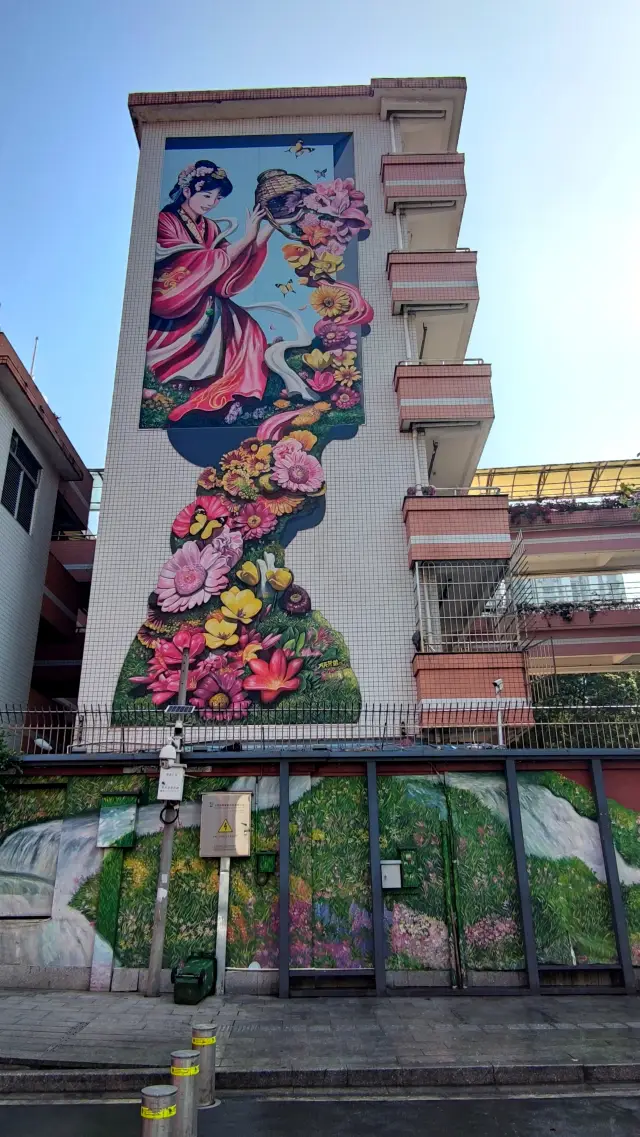 Fuxuexi Road - A beautiful mural street