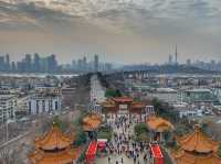 昔人已乘黃鶴去，此地空餘黃鶴樓