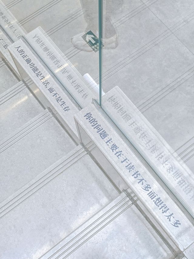 臨湖落地窗·靜謐|不愧為滴水湖蕞美書店!! 臨湖落地窗·靜謐|不愧為滴水湖蕞美書店!!
