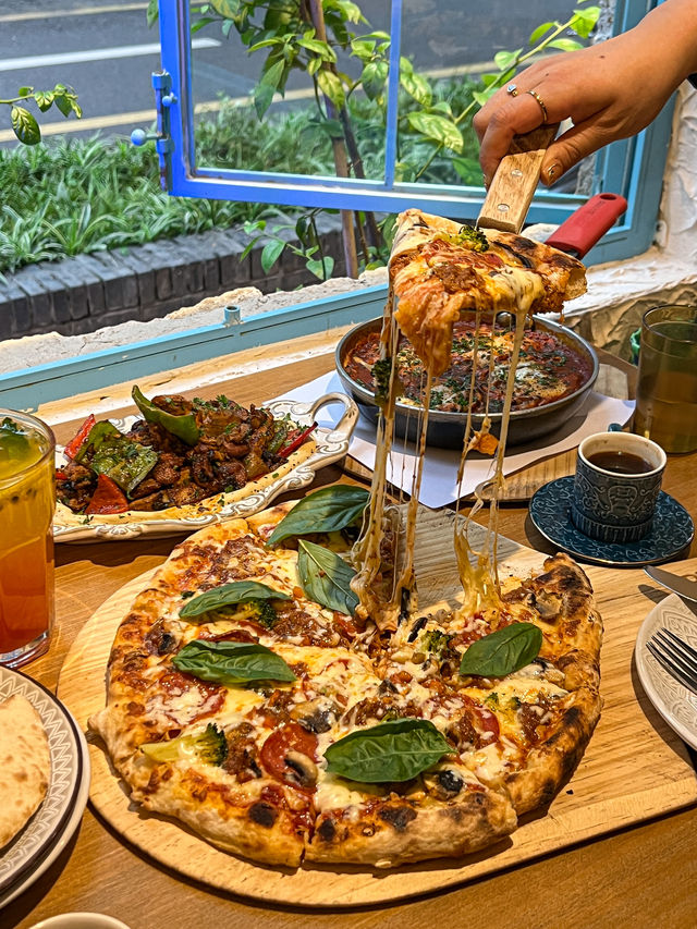 The most delicious pizza in all of Chengdu.