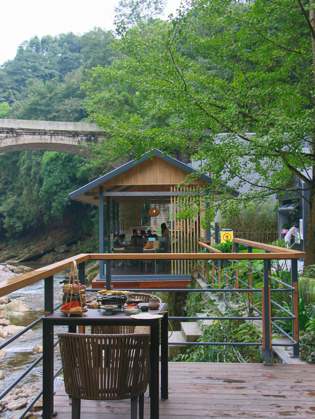 In Chengdu, one cannot find a second hot spring like this, brimming with the charm of nature🌳.