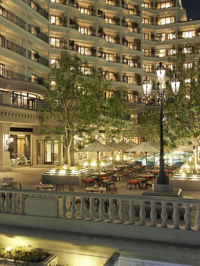 🏨✨ Kobe's Harborland Hideaway: La Suite Luxury 🌊🌃