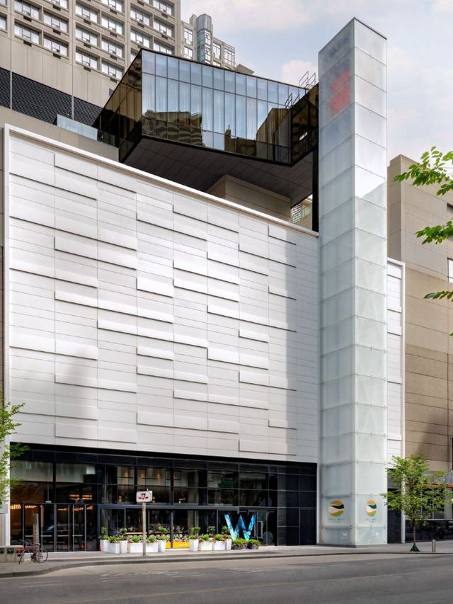 🌟 Toronto's Trendy Sleep Spots: W Hotel's Chic Retreat 🌟