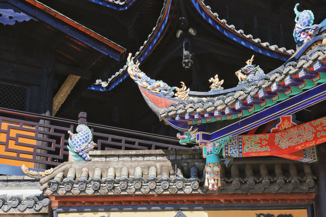 西昌市必到景點之大石板村和靈鷹寺。