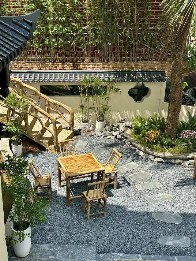 Newly opened in Haikou!!! Ahhh, so chill. 