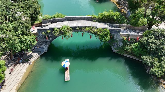 廣西陽朔遇龍橋。