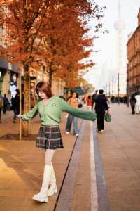 上海外灘賞楓葉快要紅了！！很有氛圍。