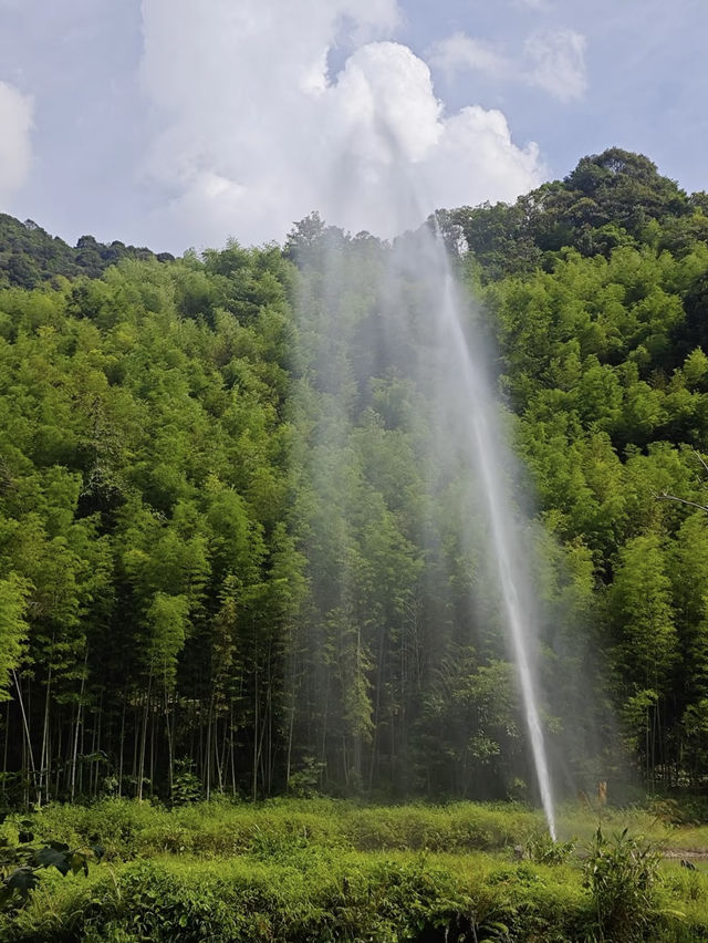飛瀑如虹，山水共吟——漫遊乾瀧溝