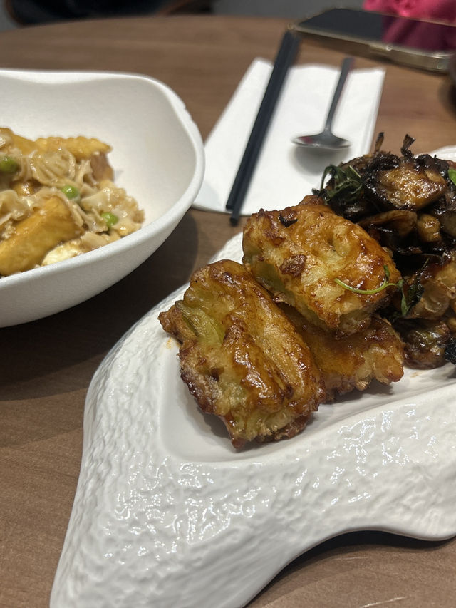 住宿深圳北站全季、遊深業商城賞美景享用精緻素食🌱