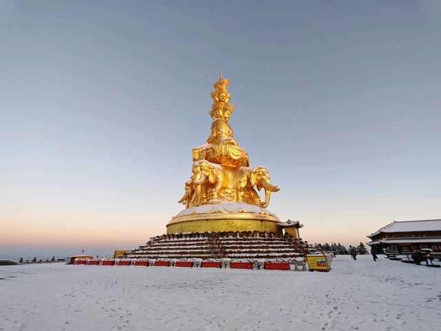 峨眉山｜雲海之上的靈性淨土