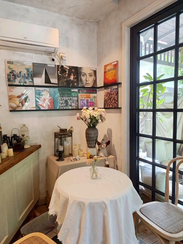 Hidden cafe in Shanghai 