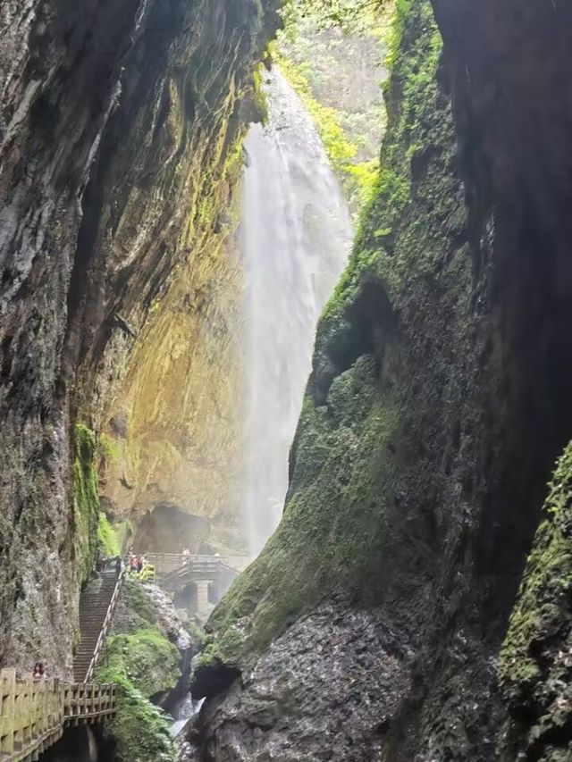 人生建議：一定要帶愛的人去一次龍水峽地縫