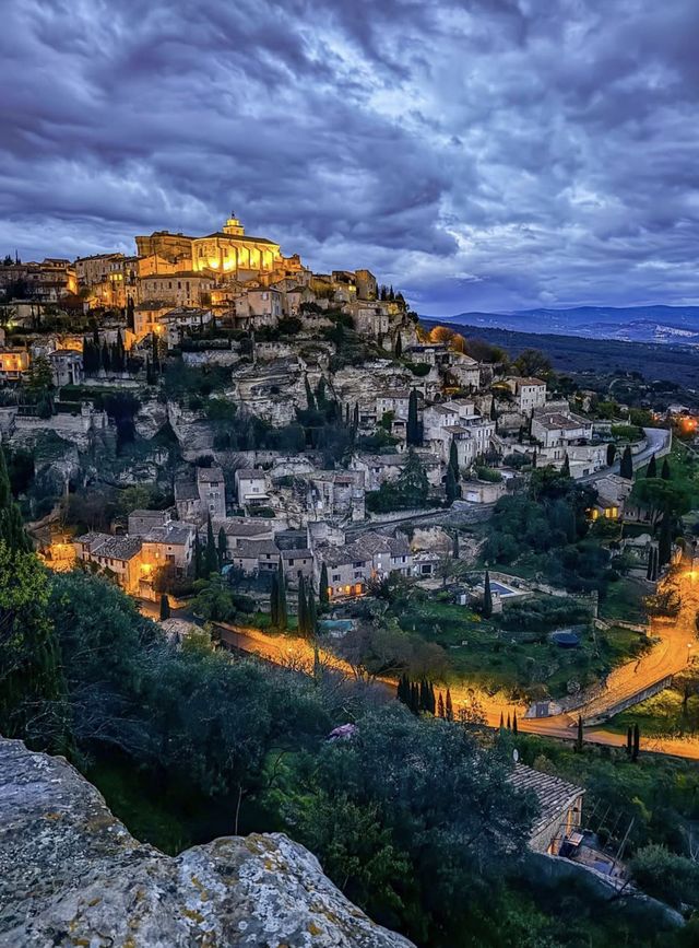 小眾避暑地｜走進中世紀山城Gordes。