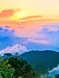 雲海日出佛光星穹，三清山嘅仙山畫卷震撼人心