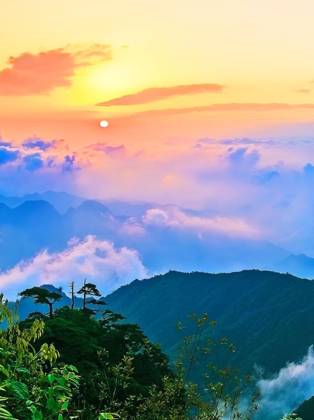雲海日出佛光星穹，三清山嘅仙山畫卷震撼人心