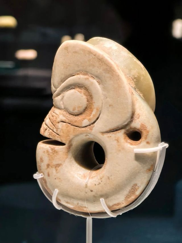 終於等到你！上海博物館紅山玉器展5000年群龍出動