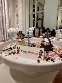 香港迪士尼真的對小月齡寶寶太友好啦！帶住娃來慶祝生日，全程開心到不想走～