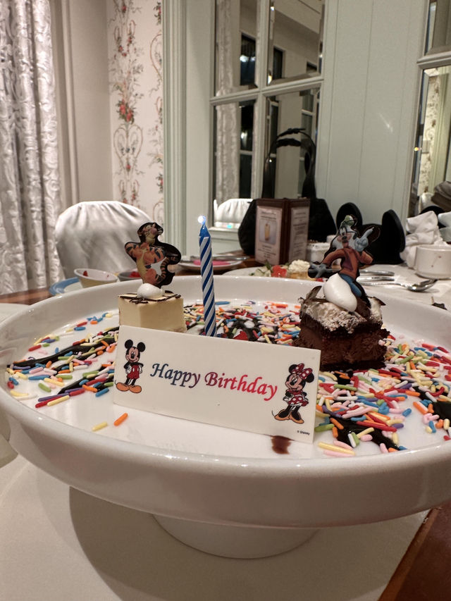 香港迪士尼真的對小月齡寶寶太友好啦！帶住娃來慶祝生日，全程開心到不想走～