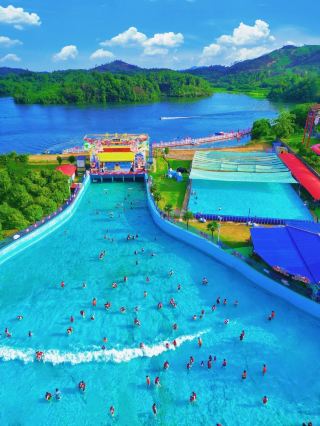 Great fun, clean, and not too crowded—no more squeezing into packed water parks! Perfect for kids to cool off and have fun.