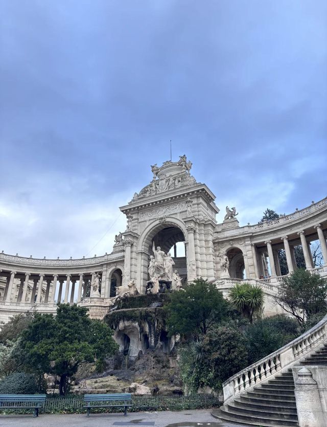 馬賽之傲:山海交織的卡朗格 馬賽之傲:山海交織的卡朗格