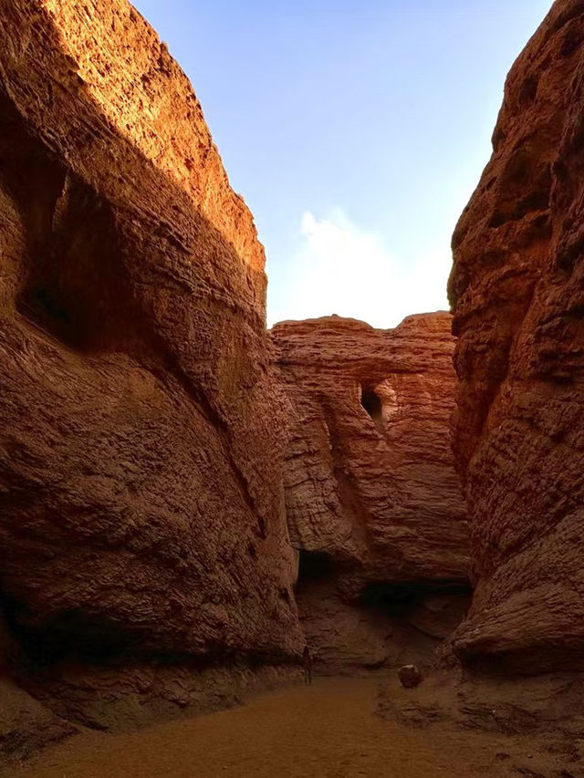 壯麗峽谷丹霞地貌震撼美景  