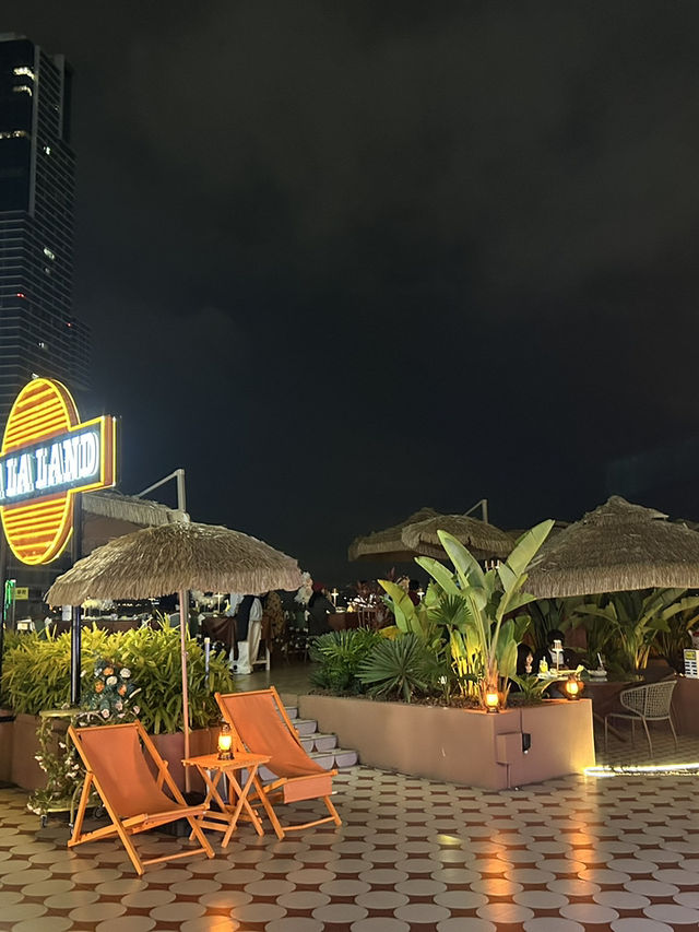 🌅 蛇口 LalaLand｜浪漫海邊來一場露天老電影約會