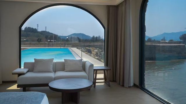 南澳島4.8分封神！270°海景+無邊泳池人均220+