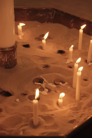 Minimalist colored bricks and repetitive lines｜Nordic Church