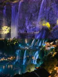 瀑布上的千年古鎮，吊腳樓裡夢如畫