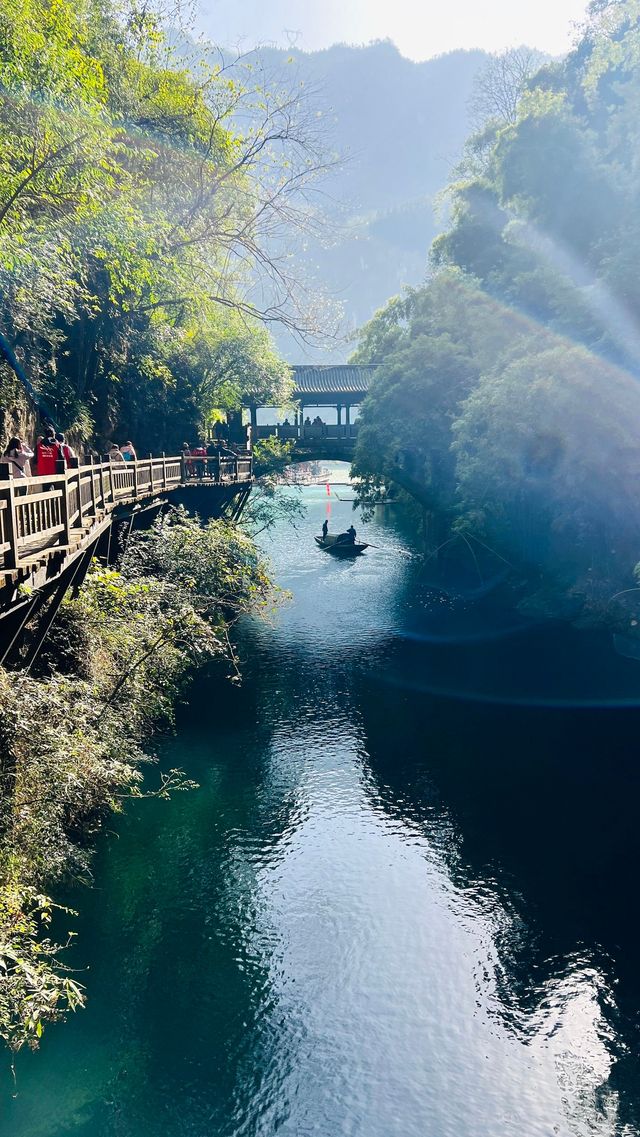 探秘人間仙境鶴峰屏山峽谷12月獨家避世指南！  屏山峽谷 恩施秘境天花板！中國版"仙本那"懸浮船