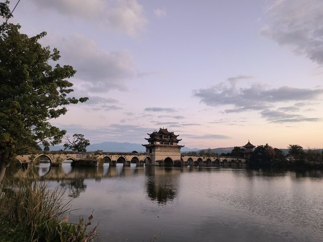 藍調時刻的雙龍橋