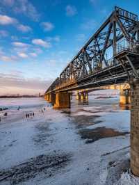 震撼！冰凍期松花江美成天然滑雪場，日落+摩天輪絕了！