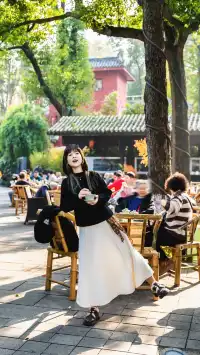 在成都茶舖坐了一下午,我卻莫名有想哭衝動