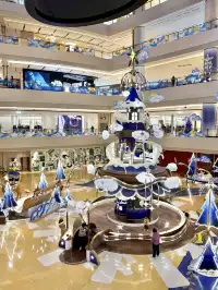 不在北歐在上海!!藍白聖誕樹太好拍了…..