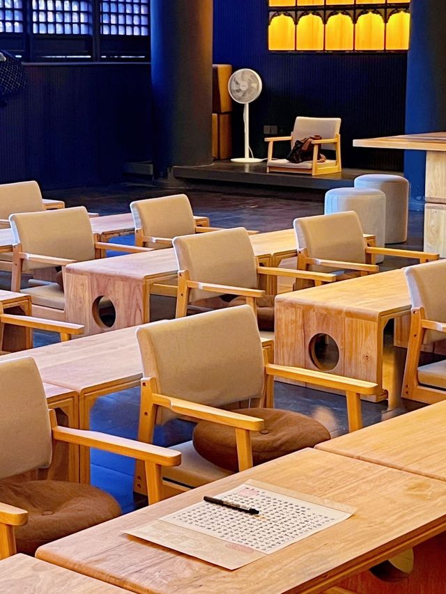 當代人破防後自癒:在山裡住露台房抄經,淨化心靈! 當代人破防後自癒:在山裡住露台房抄經,淨化心靈!