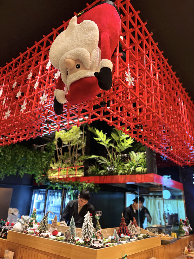 閨蜜小聚，提前感受下聖誕氣氛  終於拔草雙井這家酒願 Izakaya，店裡聖誕氣氛已經布置