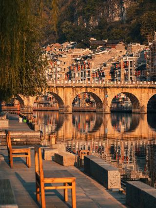 Immersive Night Stay at the Millennium Ancient Town by the Wuyang River is Absolutely Amazing