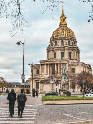 エッフェル塔だけじゃない！パリのこの金色のドームの下には、ナポレオンの最後の栄光が隠されている