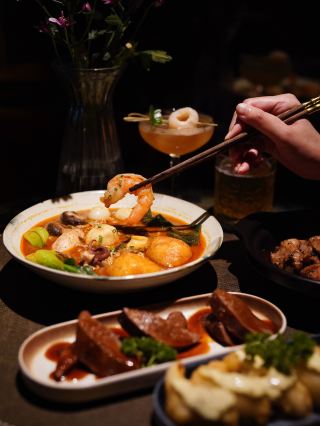 Where do Shanghai's "niu ma" (high-income workers) go after work?