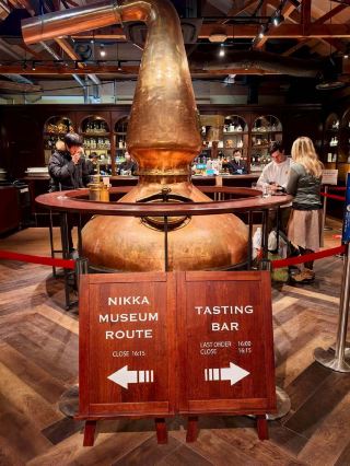In the snow-covered landscape of Yoichi, the aroma of Nikka whisky wafts through a century of history—amber-colored stories flow from the copper stills, and the North Sea's essence settles in the oak barrels.