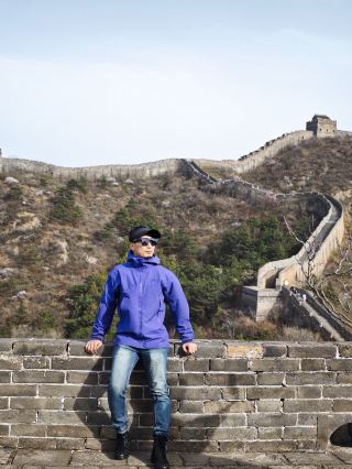 Apricot blossoms blanket the Great Wall, traditional Yingge dance performances electrify the crowds, and a vibrant market offers a feast for the senses. Immerse yourself in springtime enjoyment and embark on a leisurely hike. April in Jinshanling...