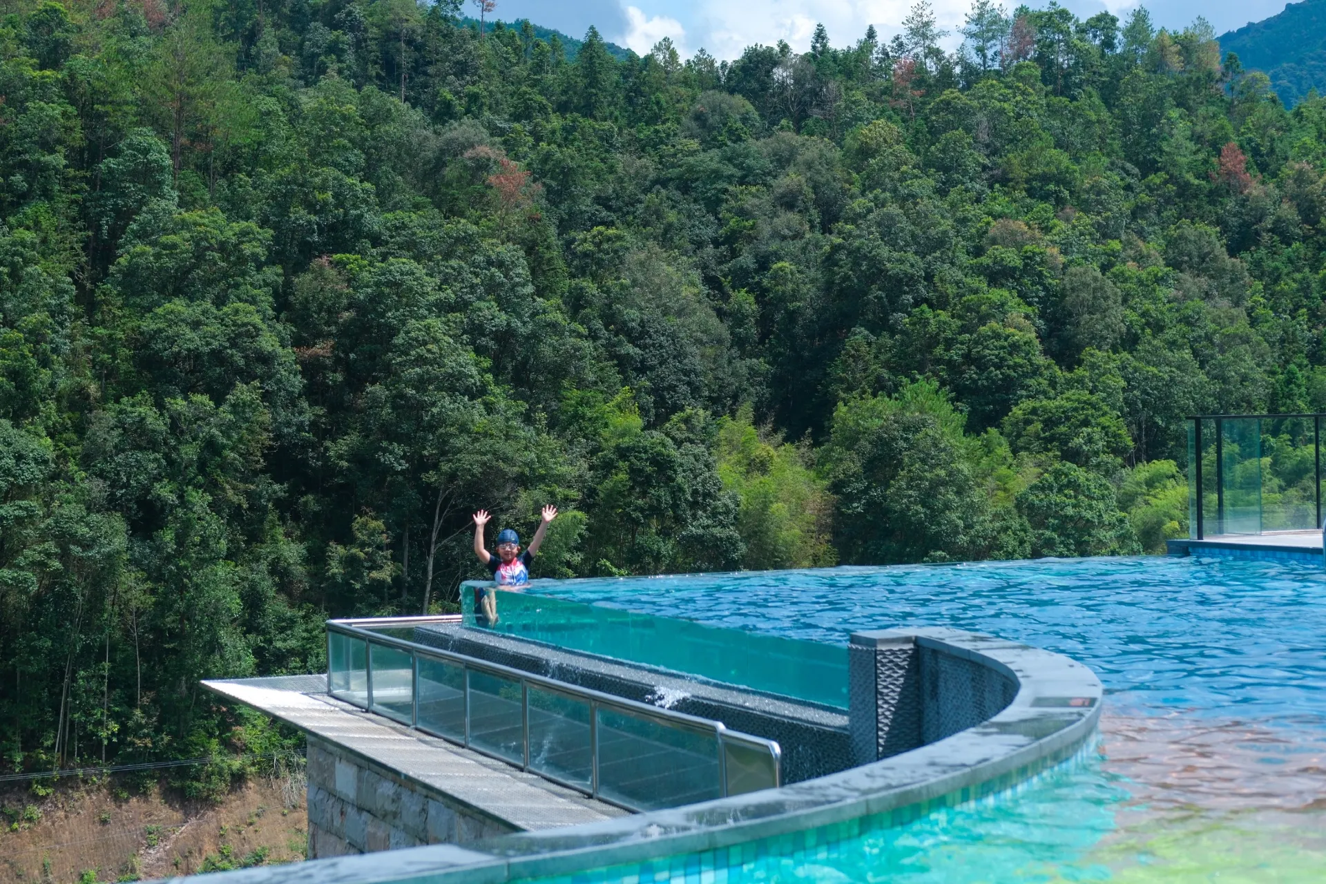 Shaoguan Jiahua Banxi Hot Spring | Follow the list for a family hot spring getaway—an amazing experience!